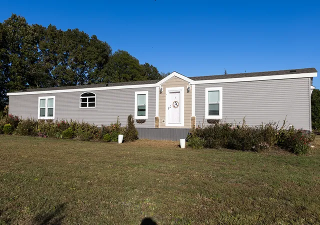 2nd image of 307 Swiss Colony Rd, Hohenwald, TN 38462 | MLS# 3017004