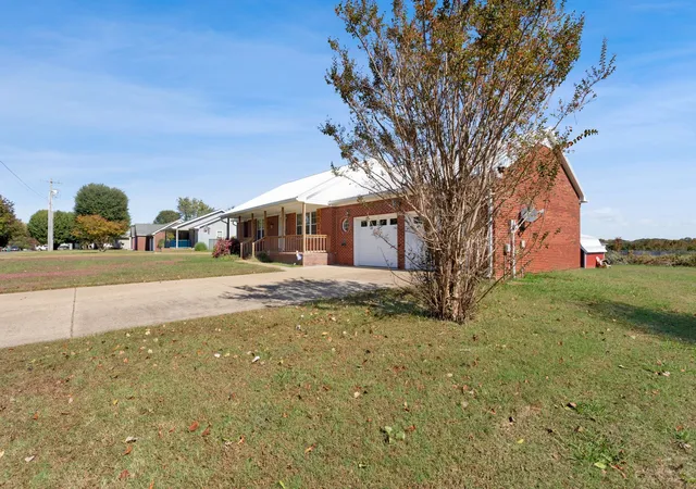 3rd image of 677 Edgefield Dr, Hohenwald, TN 38462 | MLS# 3032510