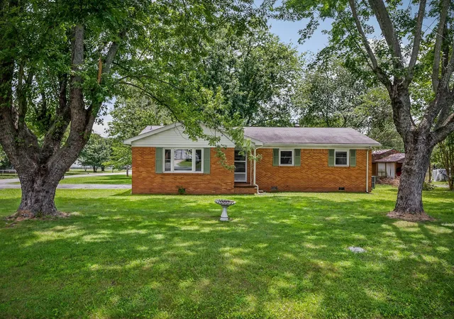 Photo 1 of Single family home for sale at 822 Luttrell Ave, Smithville, TN 37166 | MLS# 3017201 | Listing updated on 2025-11-24