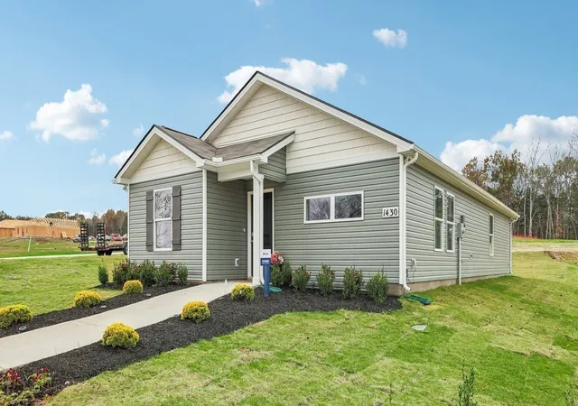 Photo 2 of Single family home for sale at 1409 Prescott Ln, Lewisburg, TN 37091 | MLS# 3017280 | Listing updated on 2025-10-28