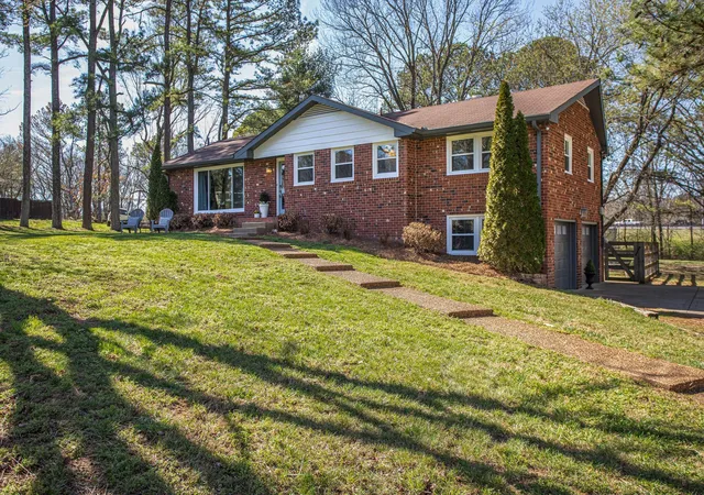 2nd image of 1329 Lipscomb Dr, Brentwood, TN 37027 | MLS# 3031272