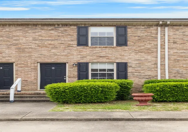 Photo 3 of Multi family home for sale at 2450 Caroline Dr, Clarksville, TN 37042 | MLS# 3500803 | Listing updated on 2026-08-07