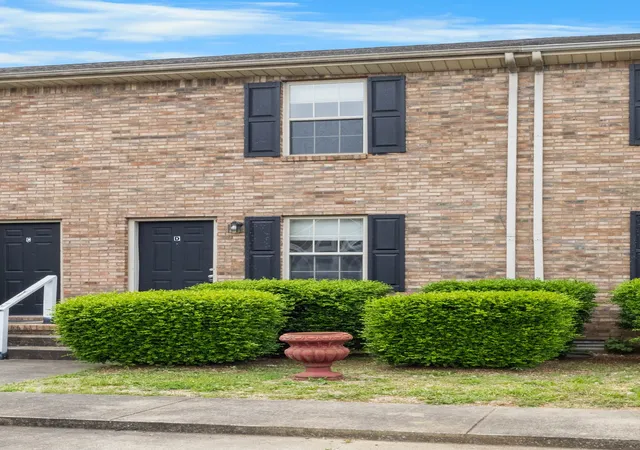 Listing Photo 4 - Condo for sale in building located at 2450 Caroline Dr, Clarksville, TN 37042