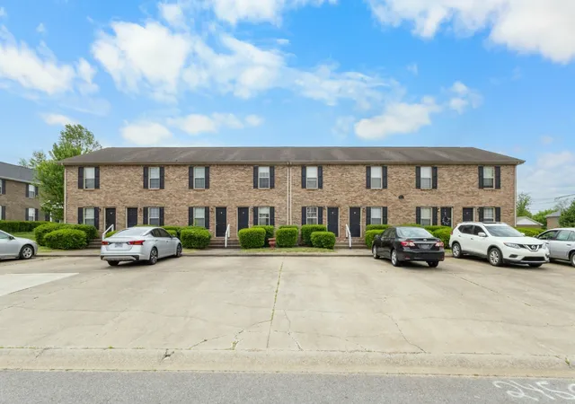 Listing Photo 5 - Condo for sale in building located at 2450 Caroline Dr, Clarksville, TN 37042