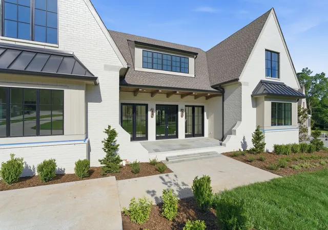Photo 3 of Mansion for sale at 4520 Belmont Park Ter, Nashville, TN 37215 | MLS# 3217282 | Listing updated on 2026-08-17