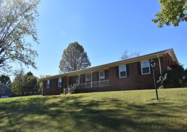 Homes for sale in Carthage, TN | 211 Elm St, Carthage, TN 37030 | MLS# 3031338