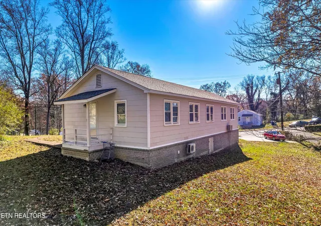 Photo 2 of Multi family home for sale at 558560 W Outer Dr, Oak Ridge, TN 37830 | MLS# 3031402 | Listing updated on 2026-09-21