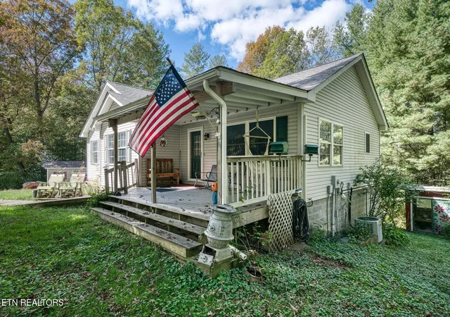 3rd image of 614 W Creston Rd, Crossville, TN 38571 | MLS# 3031687