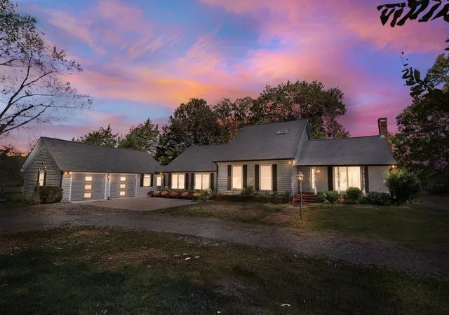 Photo 2 of Single family home for sale at 2159 Verona Caney Rd, Lewisburg, TN 37091 | MLS# 3033700 | Listing updated on 2026-09-21
