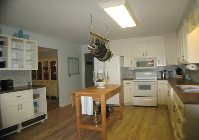 2nd image of 1228 Sam Johnson Rd, Columbia, TN 38401 | MLS# 3032949