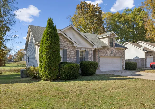 Photo 2 of Single family home for sale at 3317 S Senseney Cir, Clarksville, TN 37042 | MLS# 3042041 | Listing updated on 2025-12-11