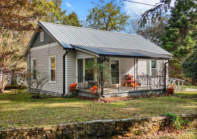 Photo 1 of Single family home for sale at 5704 Pumpkin Pie Lane, Chattanooga, TN 37409 | MLS# 3033211 | Listing updated on 2026-01-12