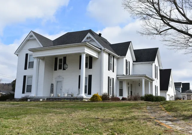 Homes for sale in Carthage, TN | 618 Main St N, Carthage, TN 37030 | MLS# 3148597