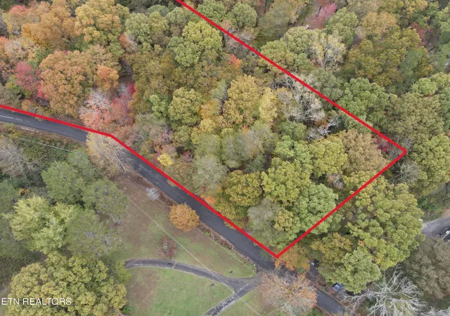 2nd image of 122 Pleasant View Loop Rd, Clinton, TN 37716 | MLS# 3336114