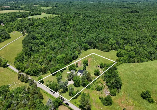 Photo 4 of Single Family Residence at 3388 Anes Sta Rd, Lewisburg, TN 37091 | MLS# 3034482 | | Sold on 2025-12-05