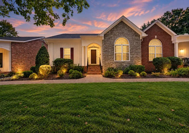 Listing Photo 4 - Condo for sale in building located at 5624 Oakes Dr, Brentwood, TN 37027