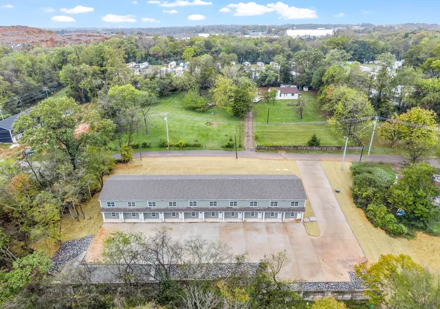 Listing Photo 3 - Condo for sale in building located at 329 Cedar Ct, Clarksville, TN 37042