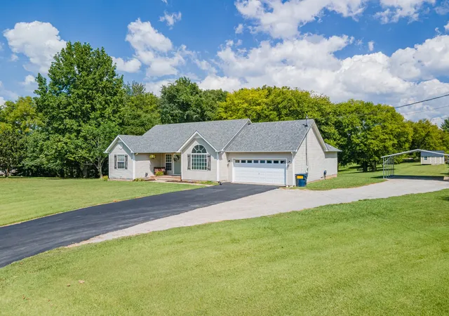 Photo 2 of Single family home for sale at 463 White Oak Trl, Spring Hill, TN 37174 | MLS# 3542410 | Listing updated on 2026-09-26