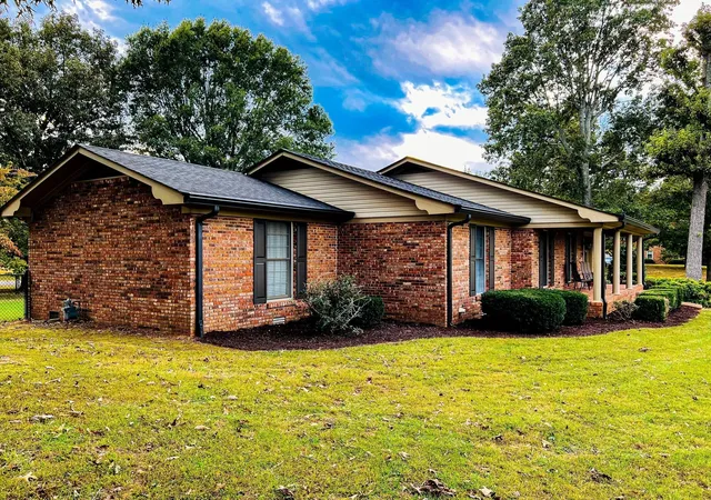 Photo 2 of Single family home for sale at 115 Lakeview Trl, Mc Minnville, TN 37110 | MLS# 3037673 | Listing updated on 2026-02-16