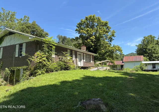 Photo 1 of Single family home for sale at 186 Drinnon Ln, Sneedville, TN 37869 | MLS# 3306011 | Listing updated on 2026-09-23