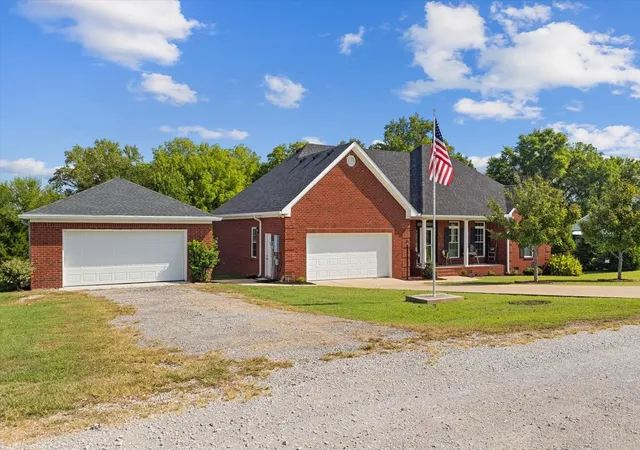 Homes for sale in Columbia, TN | 605 Compton Ln, Columbia, TN 38401 | MLS# 3205713