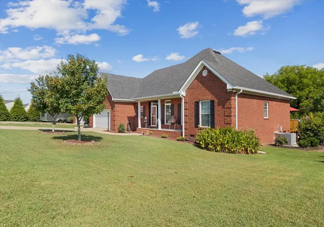 Homes for sale in Columbia, TN | 605 Compton Ln, Columbia, TN 38401 | MLS# 3205713