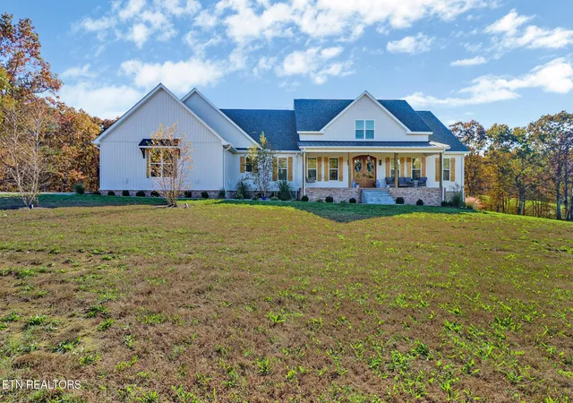Photo 1 of Single family home for sale at 422 Peach Ln, Jamestown, TN 38556 | MLS# 3041280 | Listing updated on 2026-09-12