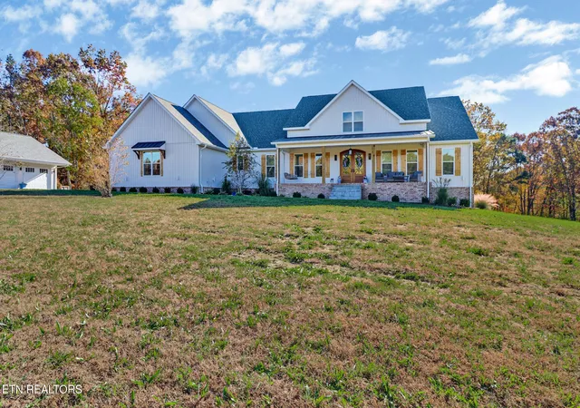 Photo 2 of Single family home for sale at 422 Peach Ln, Jamestown, TN 38556 | MLS# 3041280 | Listing updated on 2026-09-12