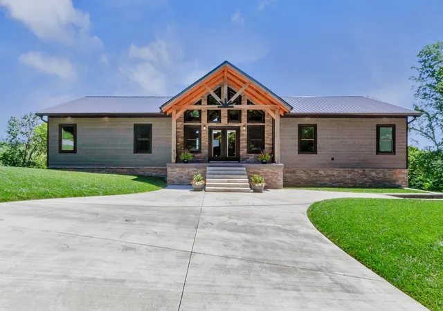Photo 1 of Single family home for sale at 1055 Hunters Landing Ln, Smithville, TN 37166 | MLS# 3171528 | Listing updated on 2026-05-16