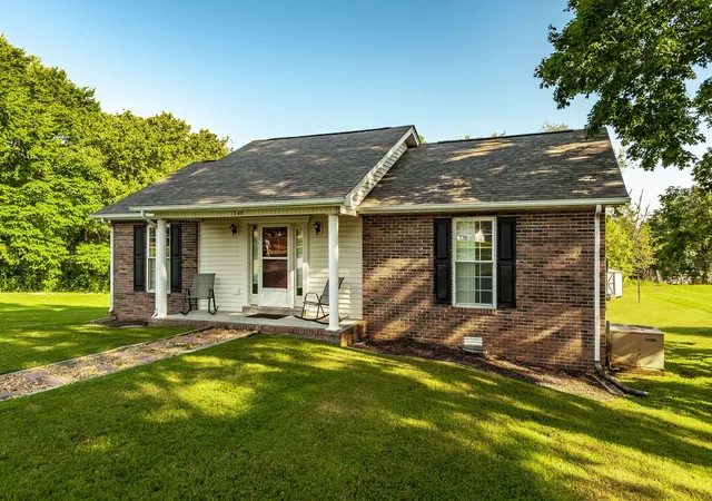 2nd image of 748 E College St, Greenbrier, TN 37073 | MLS# 3042186