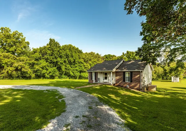 3rd image of 748 E College St, Greenbrier, TN 37073 | MLS# 3042186