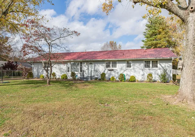 2nd image of 502 9th St, Lawrenceburg, TN 38464 | MLS# 3043674