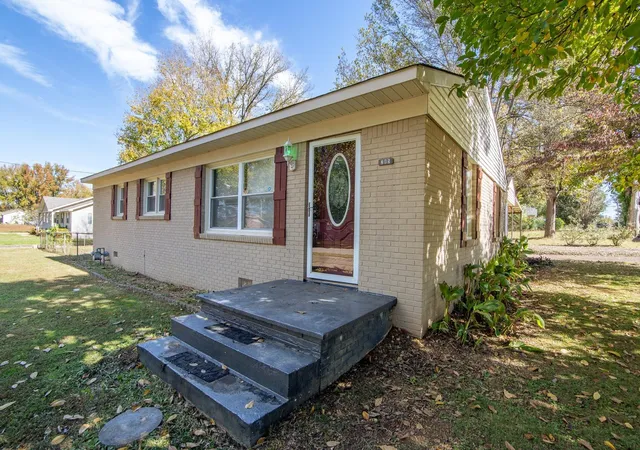 Photo 2 of Single family home for sale at 285 Thomas St, Savannah, TN 38372 | MLS# 3042289 | Listing updated on 2026-02-02