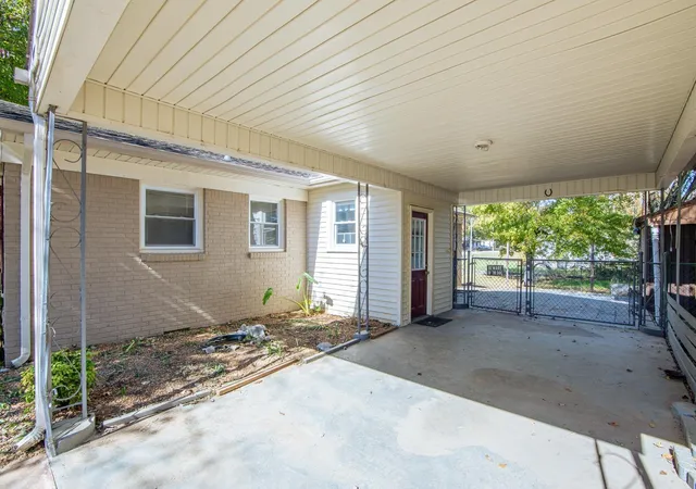 Photo 3 of Single family home for sale at 285 Thomas St, Savannah, TN 38372 | MLS# 3042289 | Listing updated on 2026-02-02