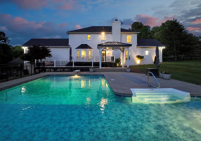 Photo 3 of Single family home for sale at 2207 Oakwood Ct, Franklin, TN 37064 | MLS# 3042333 | Listing updated on 2026-09-28