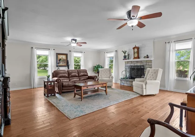 Photo 2 of Single Family Residence at 346 Spring Crk Ln, Lebanon, TN 37090 | MLS# 3148136 | | Sold on 2026-08-19