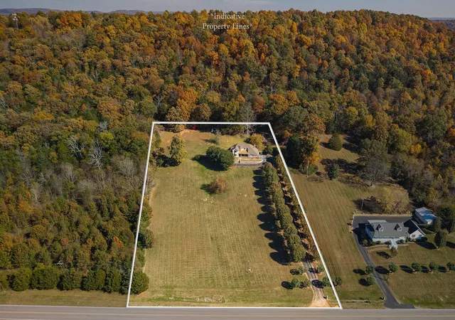 Photo 3 of Single family home for sale at 3300 Roberts Matthews Hwy, Sparta, TN 38583 | MLS# 3042680 | Listing updated on 2026-06-04
