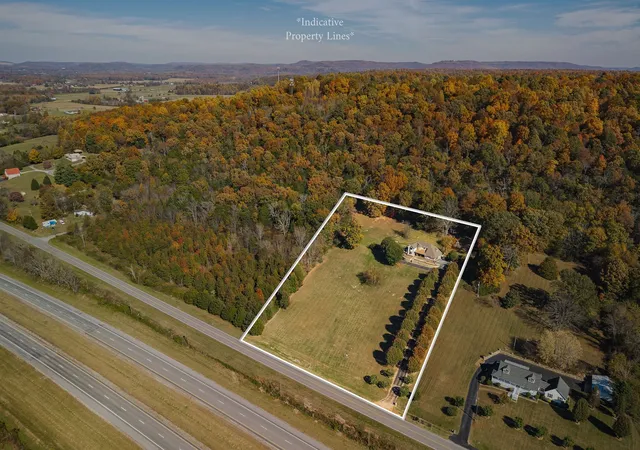 Photo 3 of Single family home for sale at 3300 Roberts Matthews Hwy, Sparta, TN 38583 | MLS# 3042680 | Listing updated on 2026-06-04