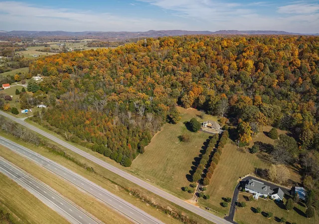 Photo 4 of Single family home for sale at 3300 Roberts Matthews Hwy, Sparta, TN 38583 | MLS# 3042680 | Listing updated on 2026-06-04