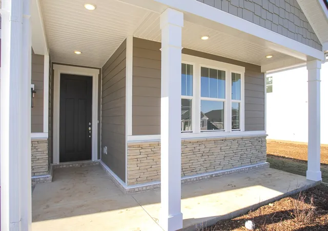 Photo 2 of Single family home for sale at 1554 Oak Spring Dr, Columbia, TN 38401 | MLS# 3190518 | Listing updated on 2026-05-28