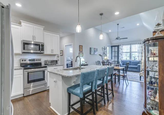 Listing Photo 4 - Condo for sale in building located at 900 Vintage Grn Ln, Franklin, TN 37064 - Unit #305