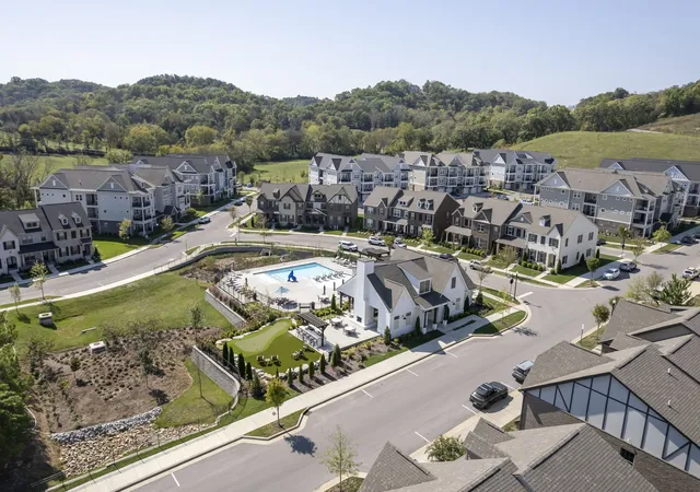 Listing Photo 2 - Condo for sale in building located at 900 Vintage Grn Ln, Franklin, TN 37064 - Unit #305