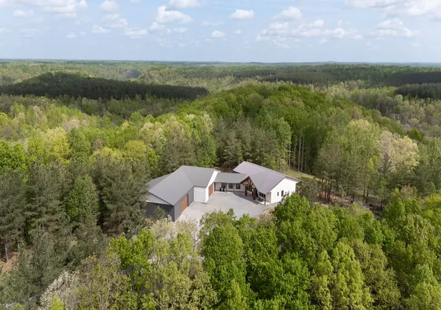1st image of 202 Ravenridge Rd, Summertown, TN 38483 | MLS# 3045877