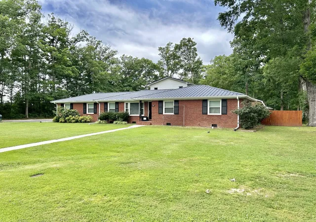 2nd image of 1212 Woodcrest Dr, Manchester, TN 37355 | MLS# 3045952