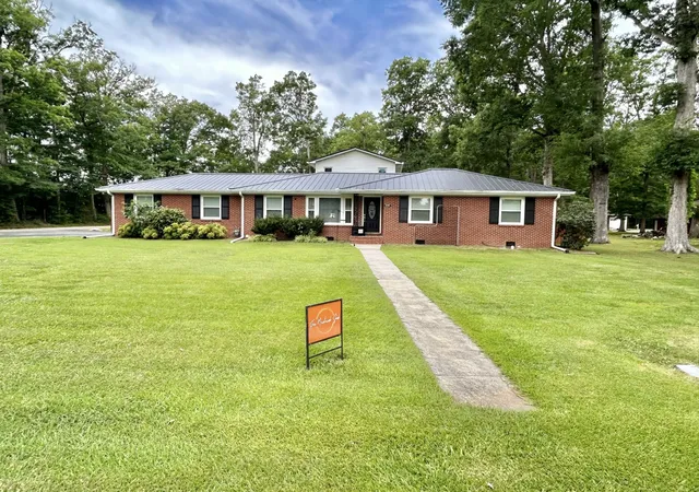 3rd image of 1212 Woodcrest Dr, Manchester, TN 37355 | MLS# 3045952