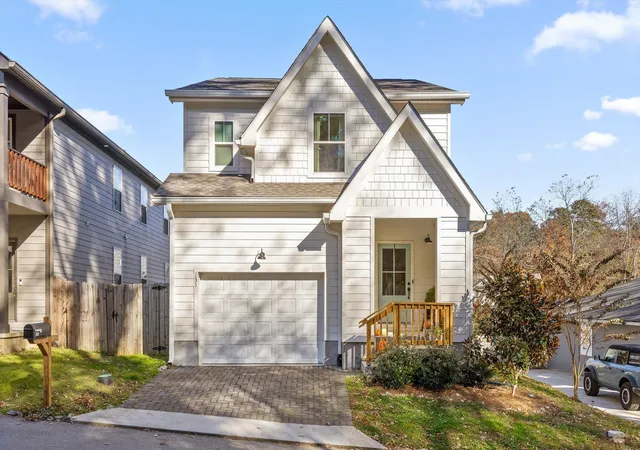 Photo 1 of Single family home for sale at 131 Everly Dr, Chattanooga, TN 37405 | MLS# 3045638 | Listing updated on 2025-11-14