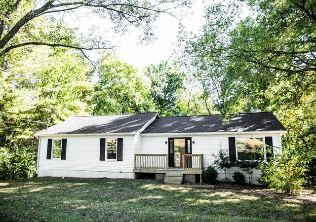 Single family home for sale at 210 Elliott Ct, Columbia, TN 38401 | MLS# 3047613