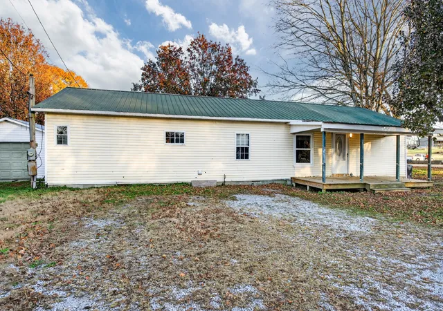 Homes for sale in Petersburg, TN | 412 College St, Petersburg, TN 37144 | MLS# 3047857