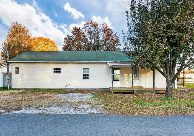 Homes for sale in Petersburg, TN | 412 College St, Petersburg, TN 37144 | MLS# 3047857