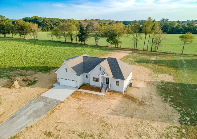 Photo 3 of Single family home for sale at 232 Dugout Rd, Summertown, TN 38483 | MLS# 3049012 | Listing updated on 2026-01-17